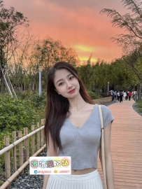 甜心 160.45.C.30歲    高挑瘦長 美腿迷人 柔軟的曲線 服務態度超貼心  兼職身分 感情