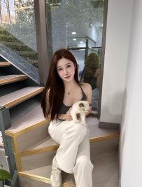 #中部可約  子萱 162.D.45kg/27歲  清純可人 卻藏著瘋狂的性欲 身材高挑苗條 皮膚光滑