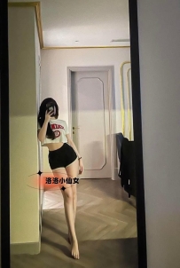 婷婷   170cm/52kg/C奶/25歲 性感與優雅兼具，擁有讓人癡迷的修長身軀 她擁有一雙讓人