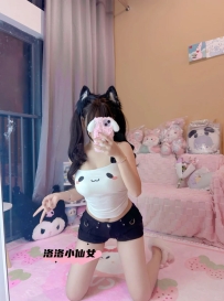 芸芸 155.H.42.20歲  清純未覺醒的鄰家妹妹！渴望被溫柔支配，想被輕撫髮絲、擁入懷中