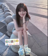 豆豆    156.C.44.23歲  清秀系鄰家女孩，素顏感氣質乾淨 笑容溫暖甜美，互動細膩帶點