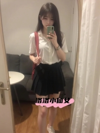 子涵 158.45.C.21歲   皮膚白皙細膩 身材纖細  在床上乖巧又貼心 配合度很高