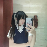 小雨 155/42/B/19歲  學生妹超青澀 會讓你回想起初戀的感覺 校園風制服加持，少女感爆
